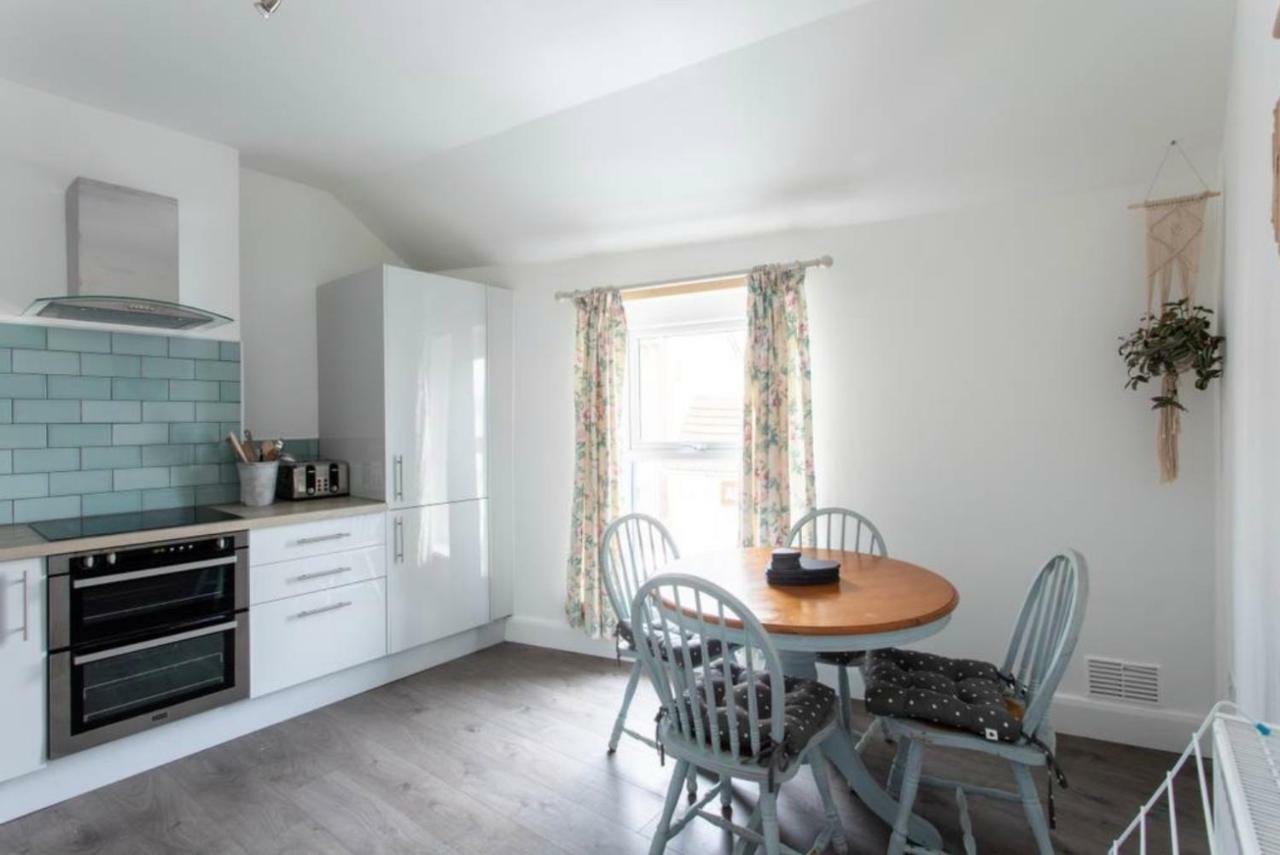 Beautiful Two Bed Mumbles Flat - With Parking Space 외부 사진