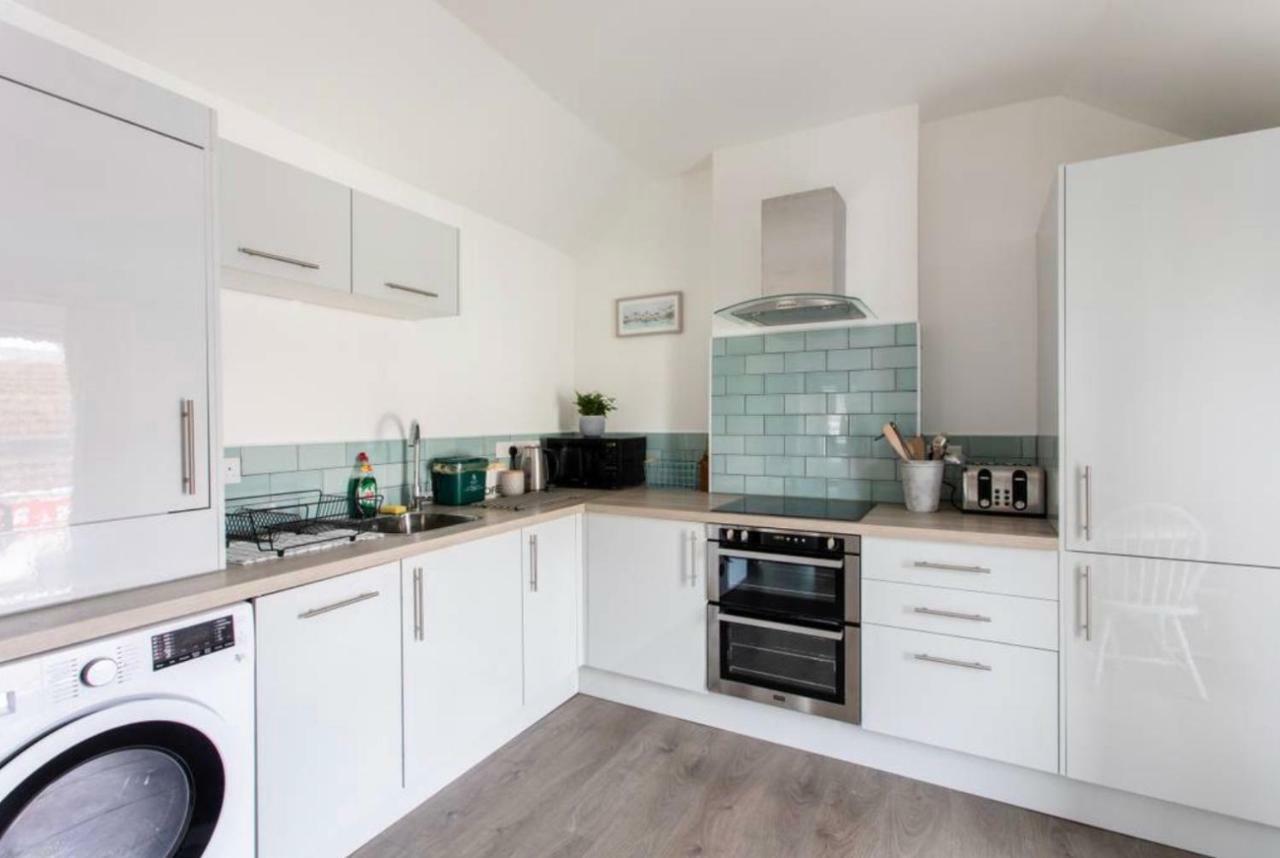 Beautiful Two Bed Mumbles Flat - With Parking Space 외부 사진